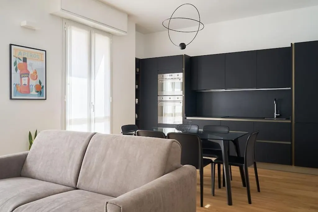 Moonlight Suite - Near Brera And Arco Della Pace contacts